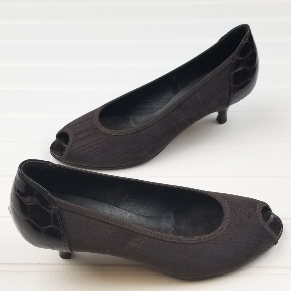 ●Sold●NWOT Donald J Pliner Peep-toe Kitten Heels